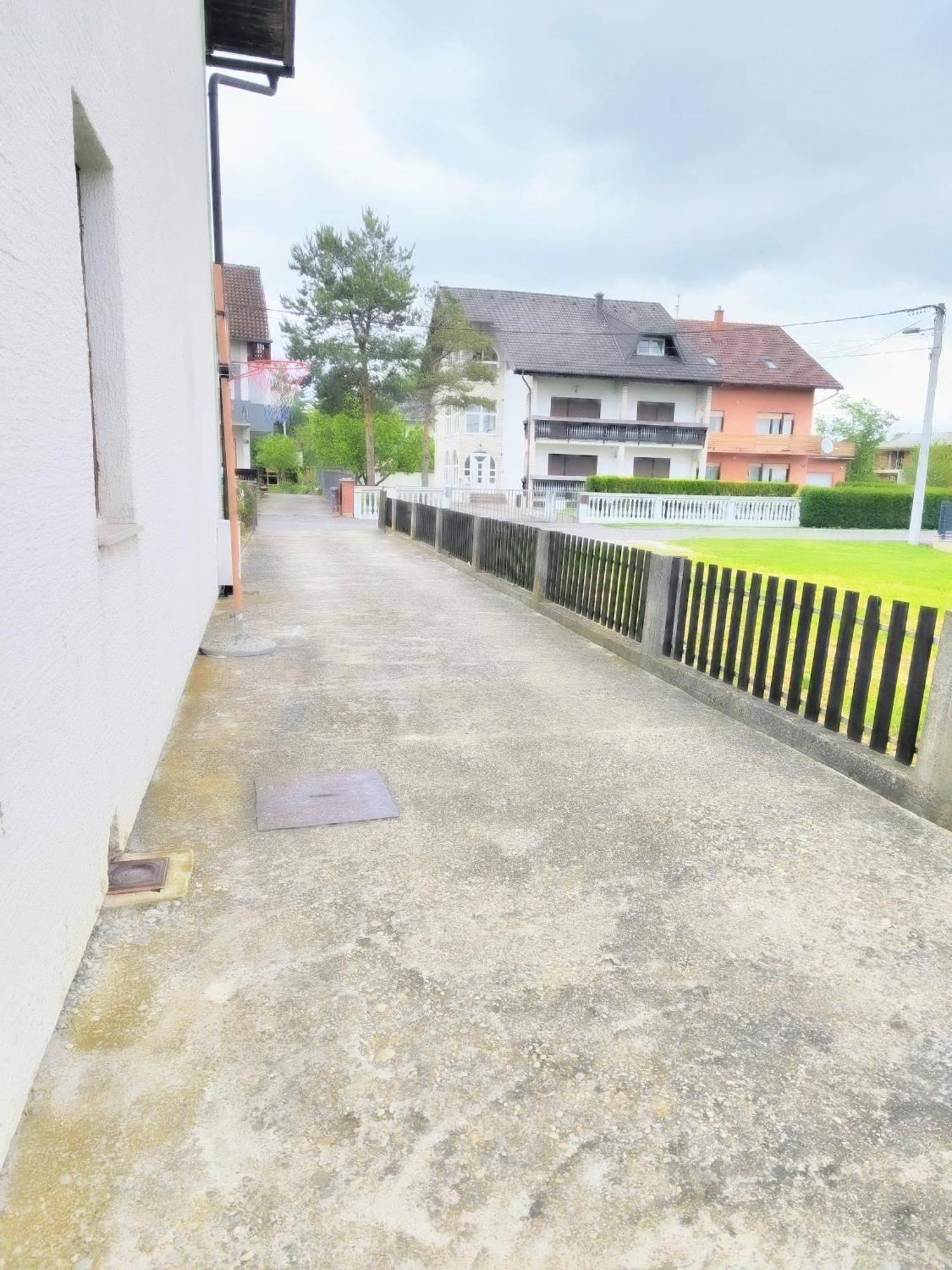 Ruhige Unterkunft Sesvete Exterior foto