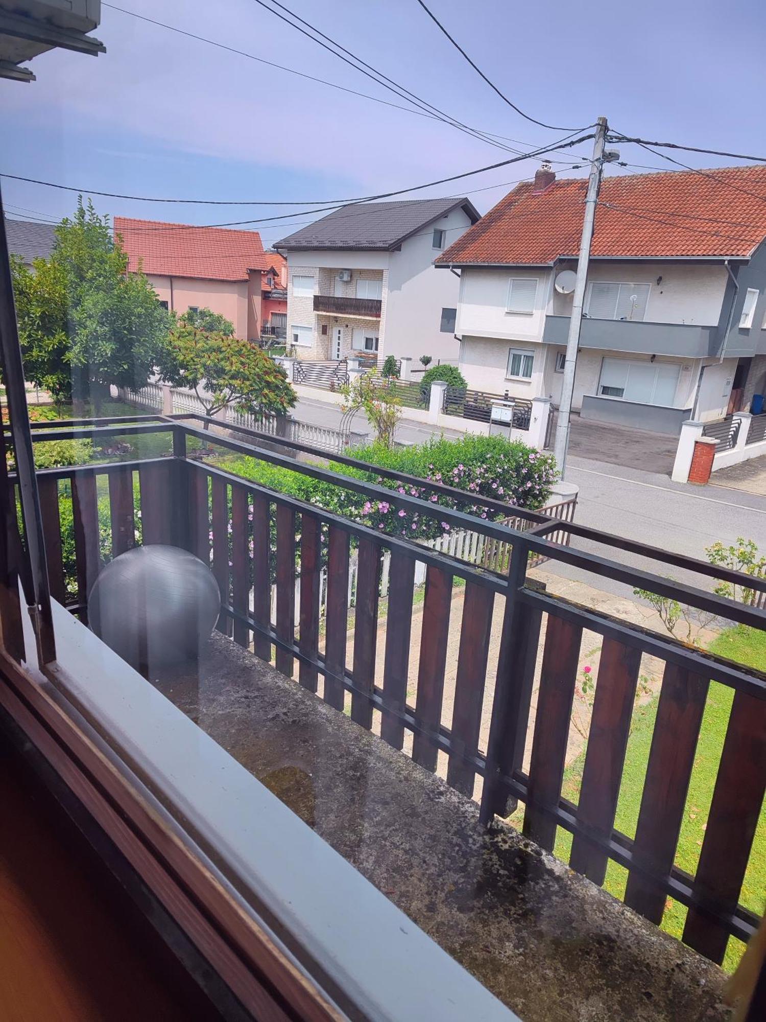 Ruhige Unterkunft Sesvete Exterior foto