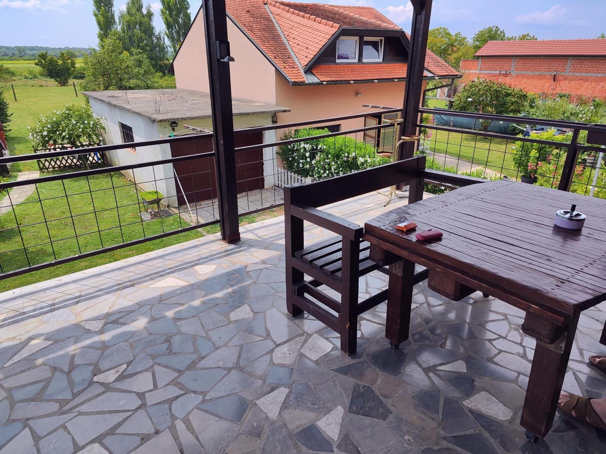 Ruhige Unterkunft Sesvete Exterior foto